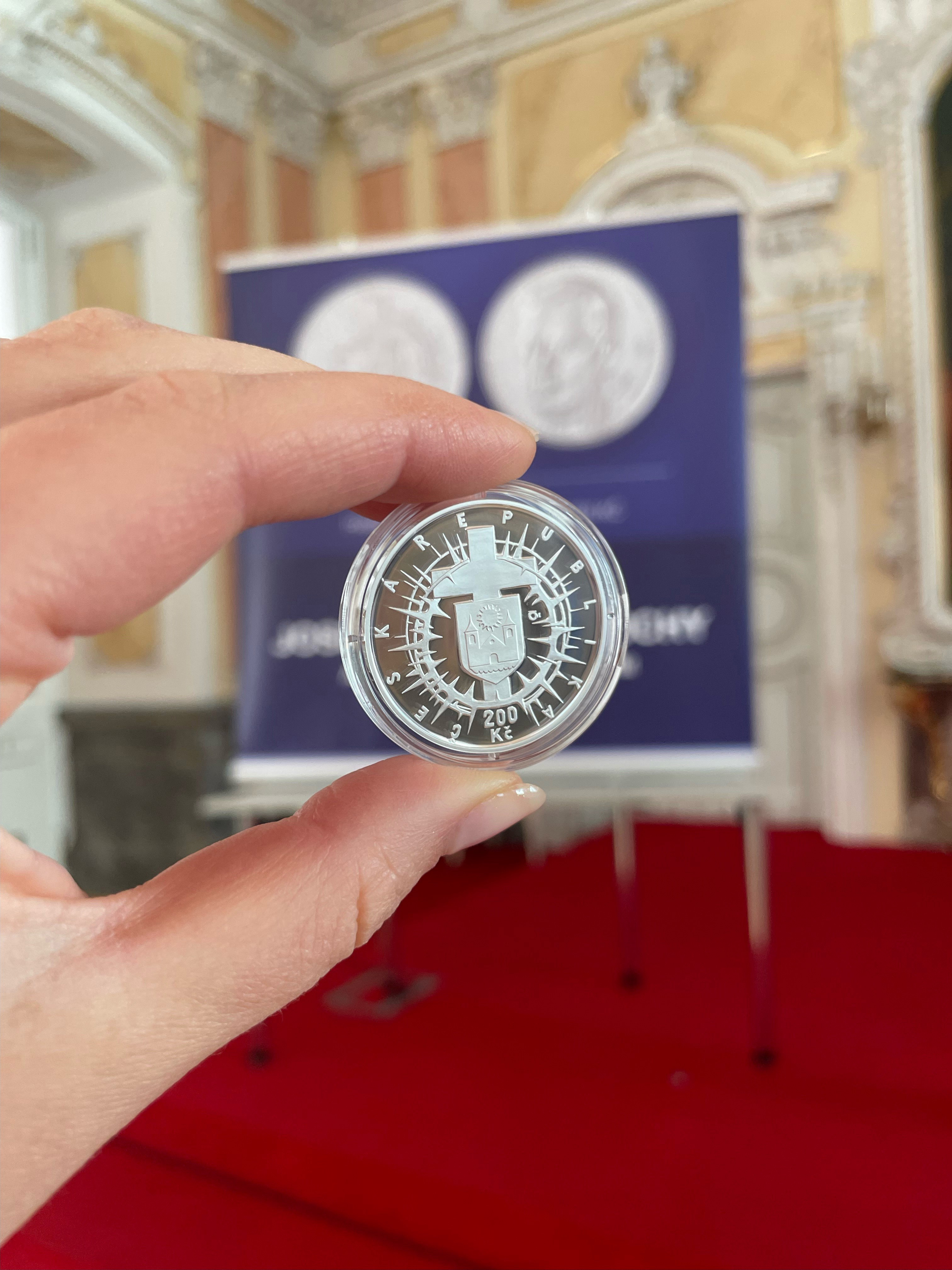 Pamětní stříbrná mince k 75. výročí od jmenování Josefa Karla Matochy arcibiskupem olomouckým – líc
