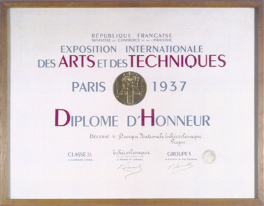 Čestný diplom ministerstva průmyslu a obchodu Francouzské republiky z Mezinárodní výstavy umění a techniky v Paříži z 25. listopadu 1937, který získala NBČ za tisícikorunu III. emise