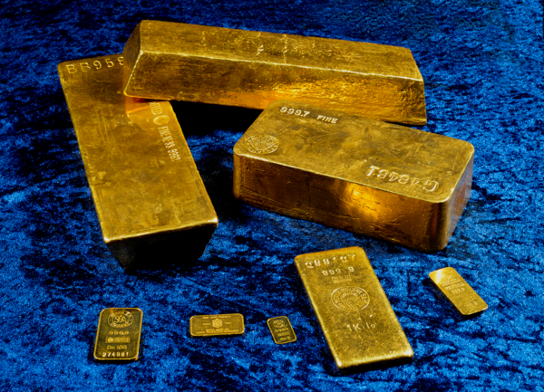 Zlaté slitky o hmotnosti 5 gramů až 400 troyských uncí