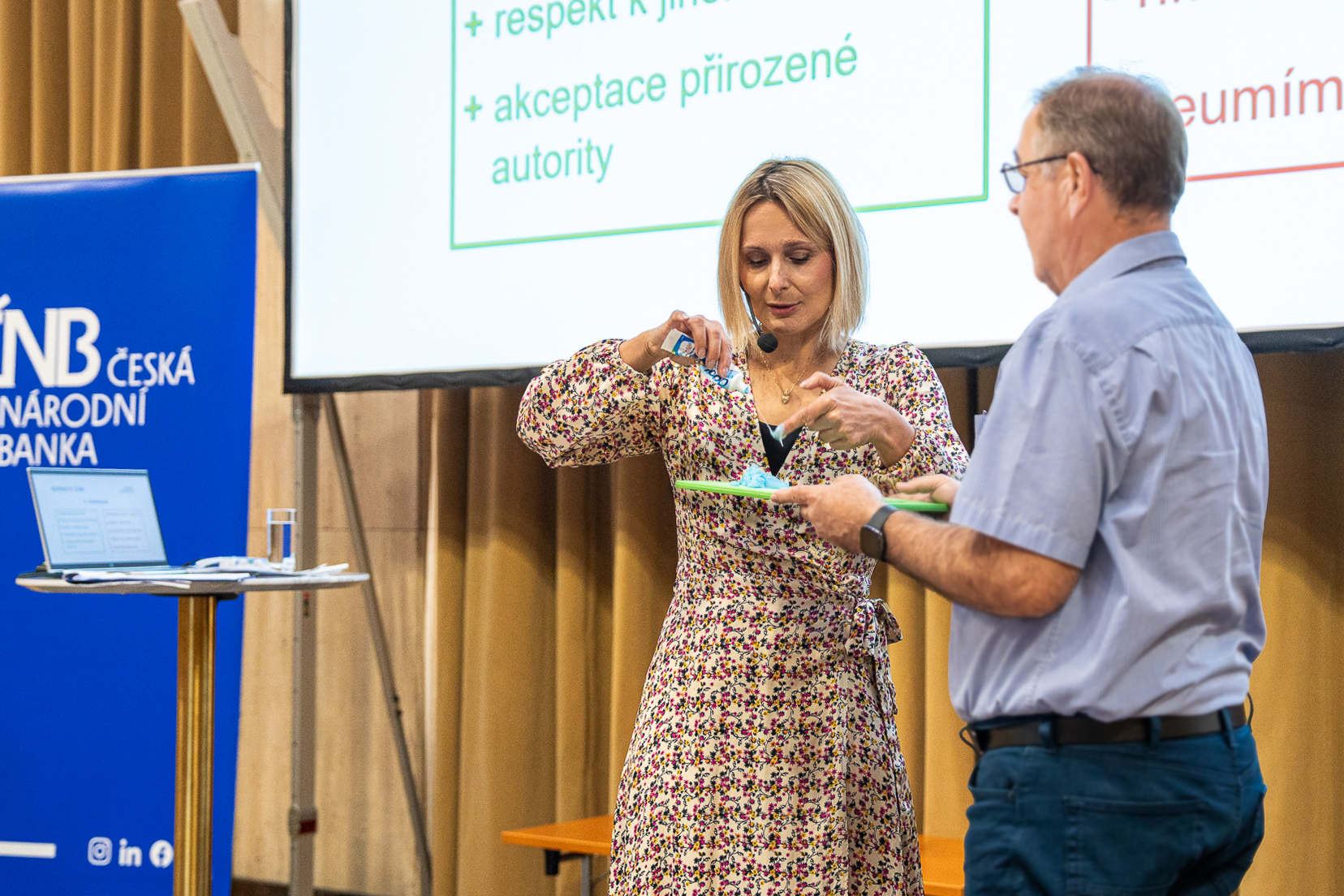 Co mají společného komunikace a tuba zubní pasty? Obsah, který se dostane ven, nelze vzít zpět. Co mají společného komunikace a tuba zubní pasty? Obsah, který se dostane ven, nelze vzít zpět.